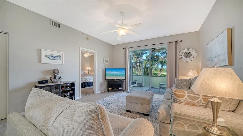 На продажу: $319,000 (2 спален, 2 ванн, 1106 Квадратных фут)