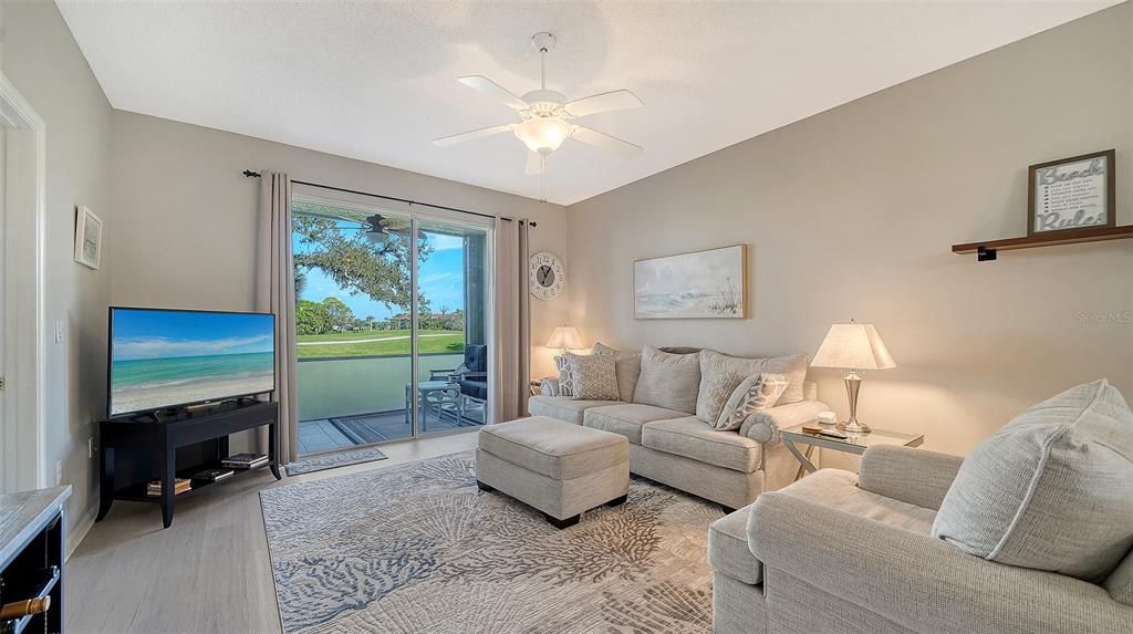 На продажу: $319,000 (2 спален, 2 ванн, 1106 Квадратных фут)