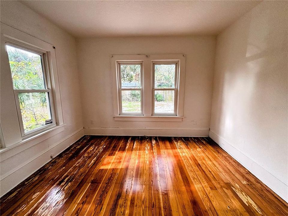 待售: $475,000 (0 贝兹, 0 浴室, 1006 平方英尺)