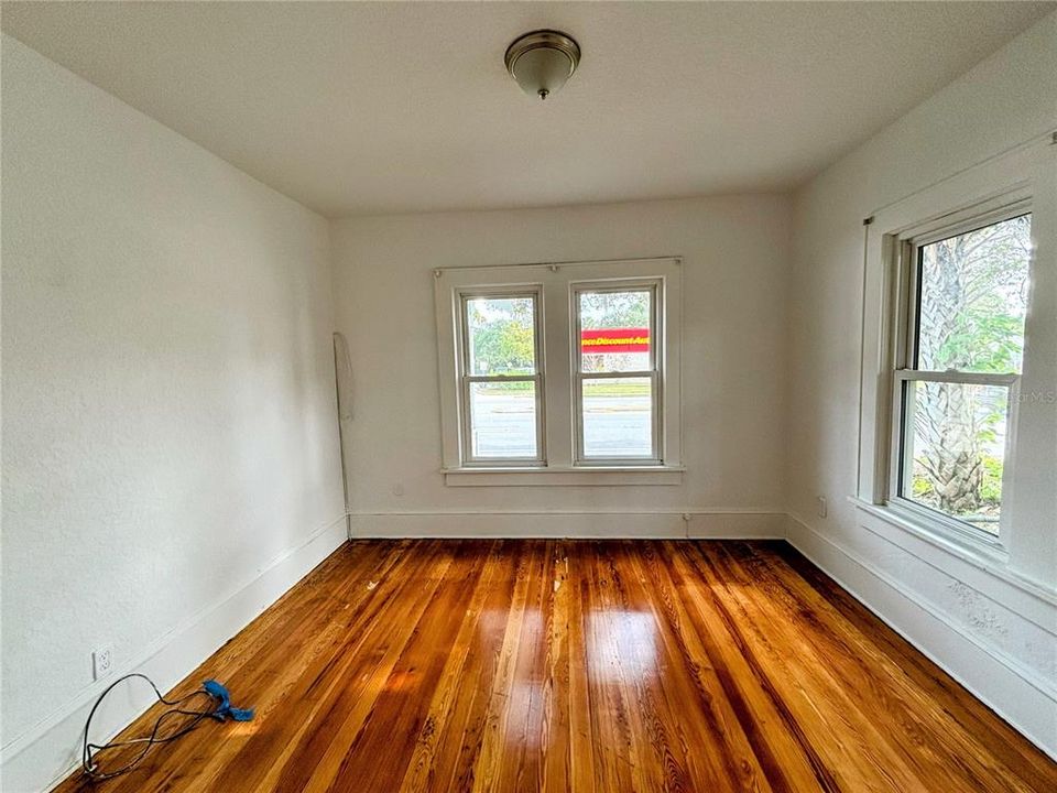 待售: $475,000 (0 贝兹, 0 浴室, 1006 平方英尺)