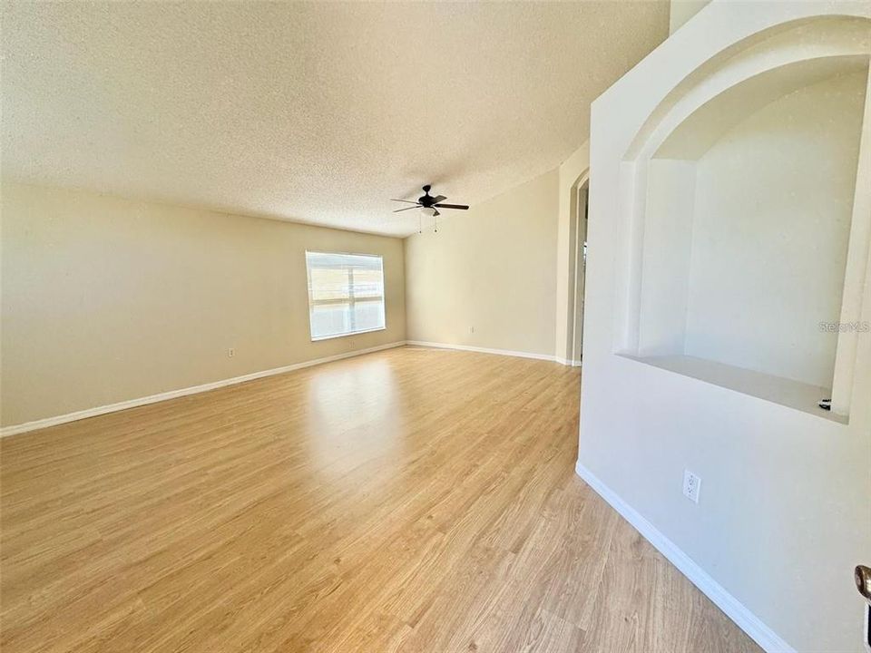 For Rent: $2,500 (4 beds, 2 baths, 1905 Square Feet)