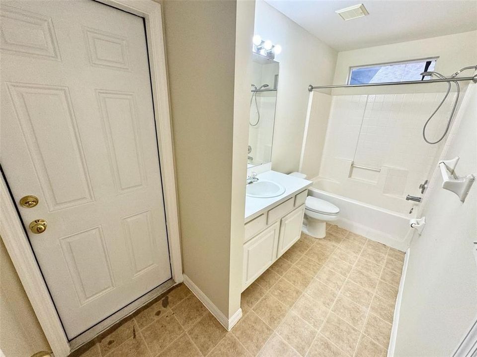 For Rent: $2,500 (4 beds, 2 baths, 1905 Square Feet)