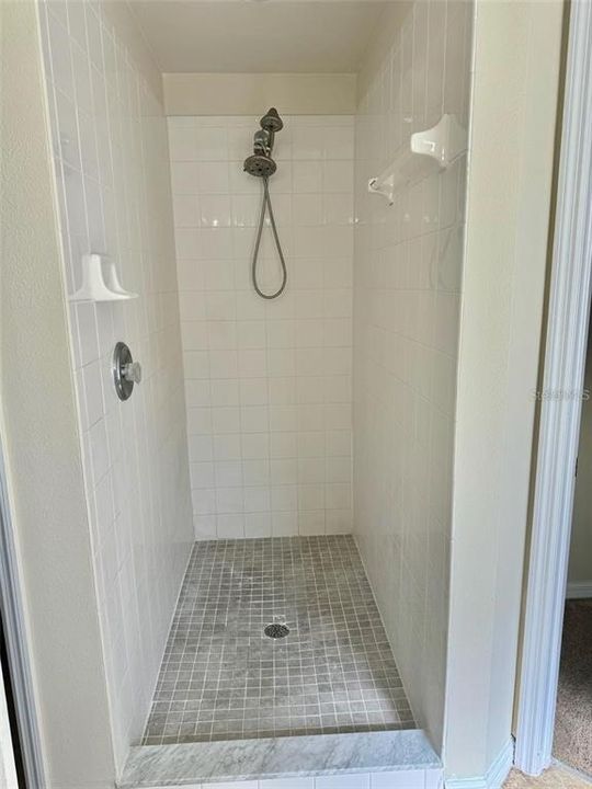 For Rent: $2,500 (4 beds, 2 baths, 1905 Square Feet)