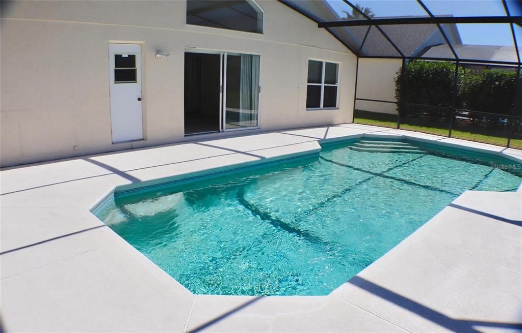 For Rent: $2,500 (4 beds, 2 baths, 1905 Square Feet)