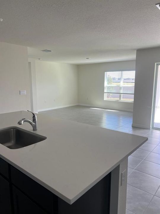 出租: $2,250 (4 贝兹, 2 浴室, 1827 平方英尺)