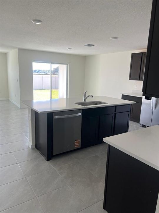 出租: $2,250 (4 贝兹, 2 浴室, 1827 平方英尺)