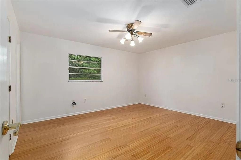 待售: $338,000 (4 贝兹, 2 浴室, 1532 平方英尺)