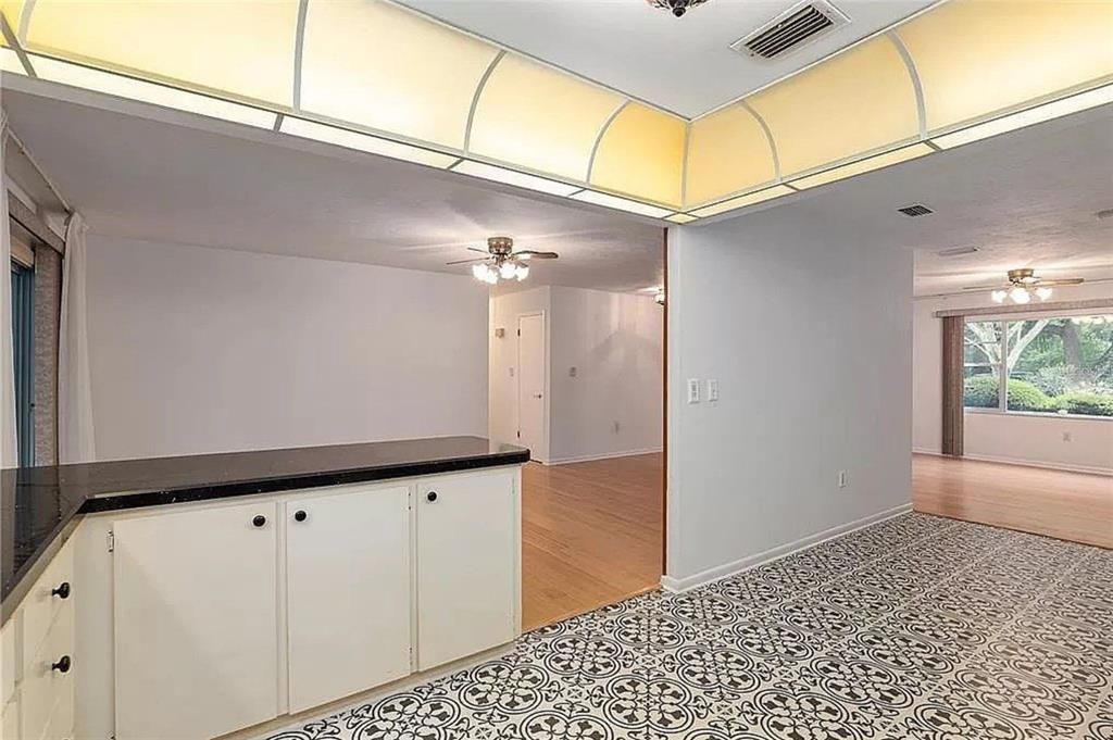 待售: $338,000 (4 贝兹, 2 浴室, 1532 平方英尺)