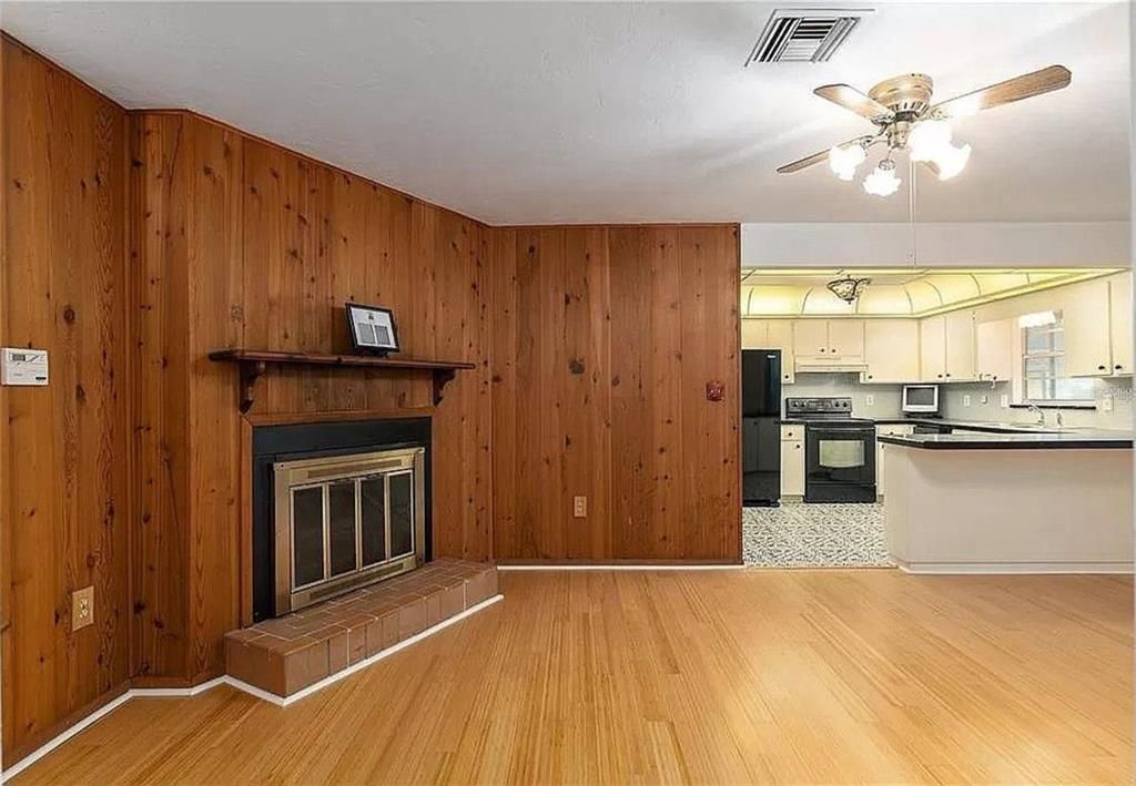 待售: $338,000 (4 贝兹, 2 浴室, 1532 平方英尺)