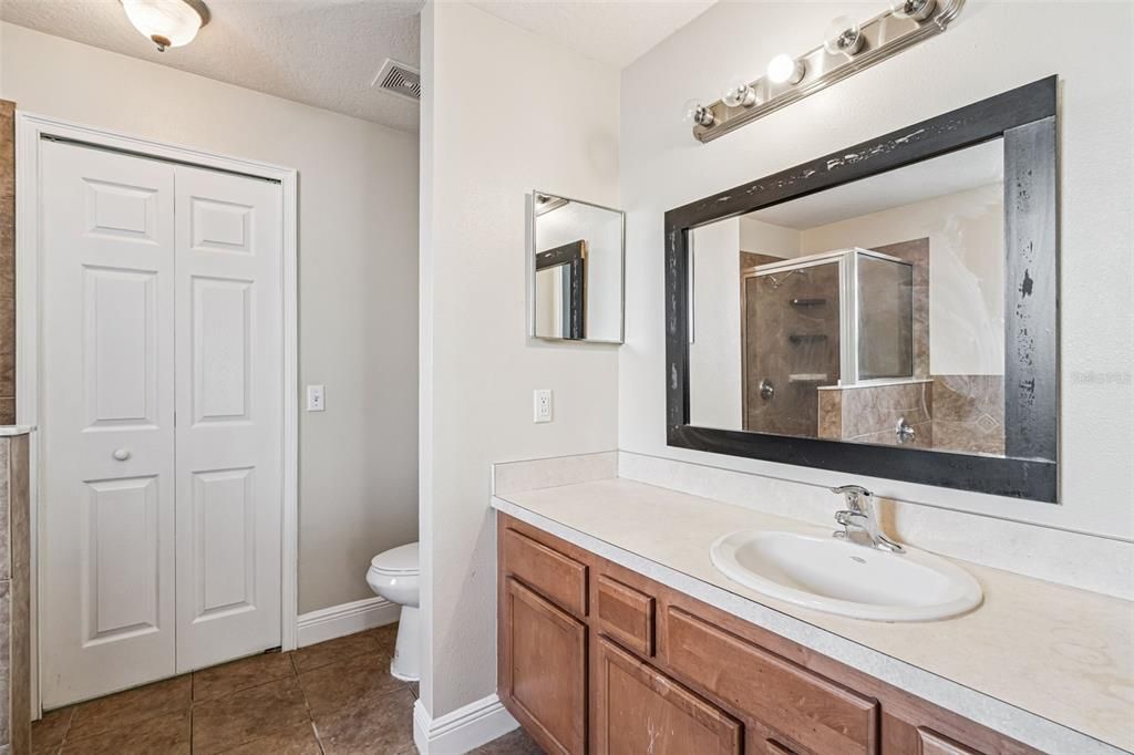 For Rent: $2,200 (3 beds, 2 baths, 1405 Square Feet)