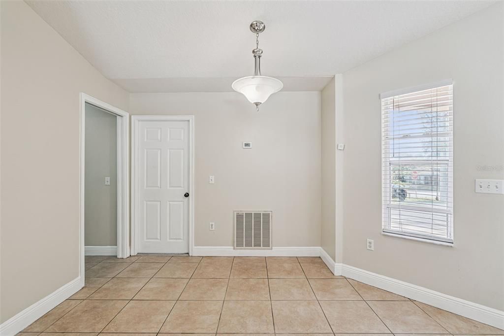 For Rent: $2,200 (3 beds, 2 baths, 1405 Square Feet)