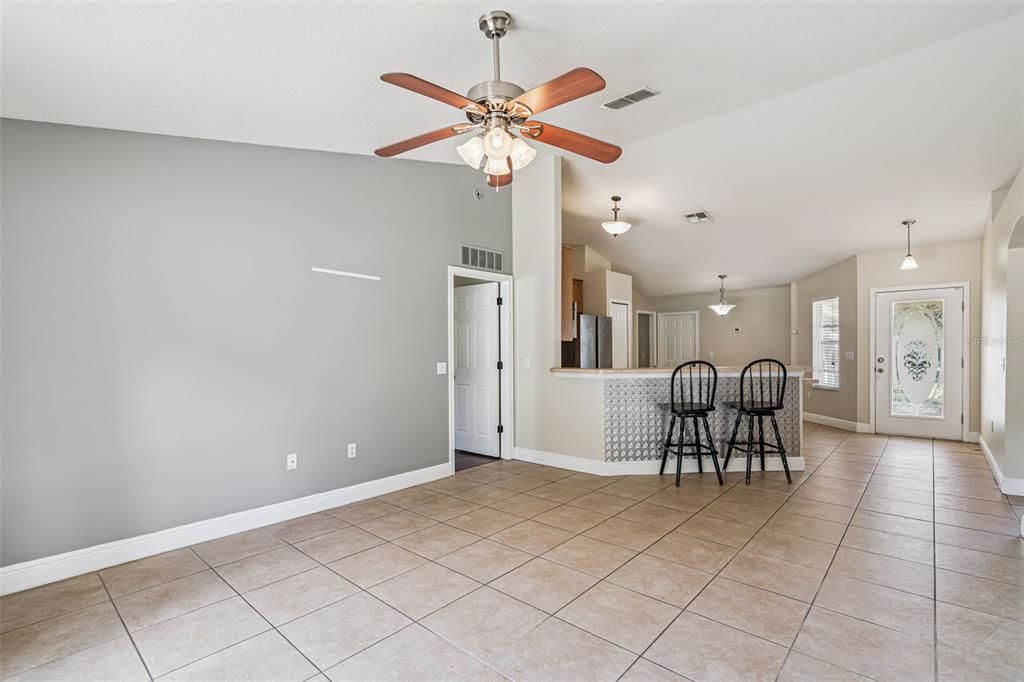 For Rent: $2,200 (3 beds, 2 baths, 1405 Square Feet)