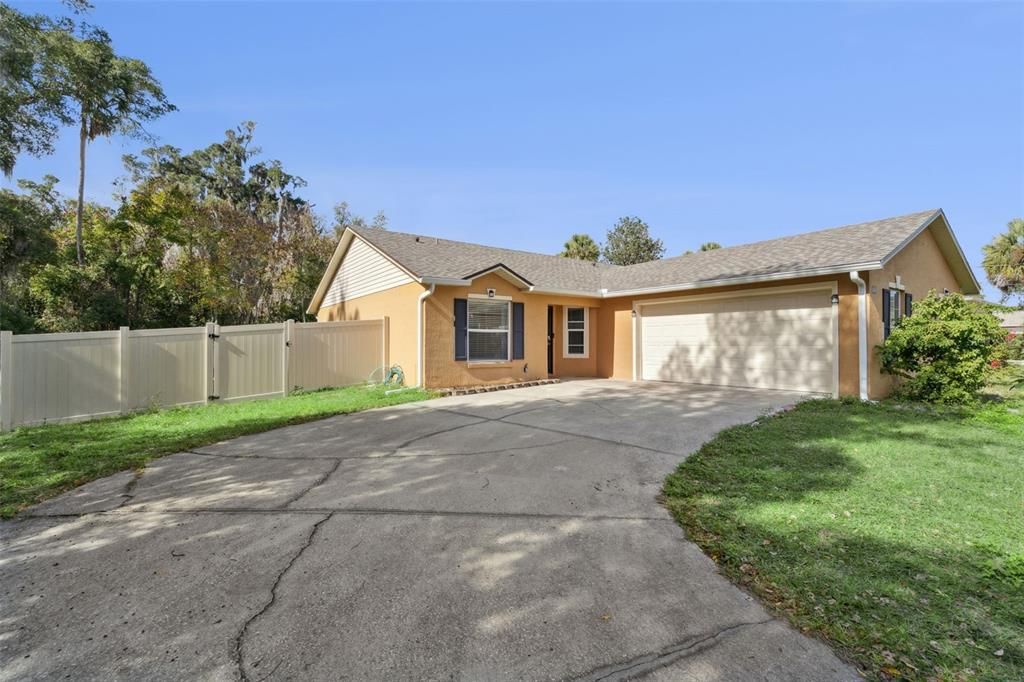 For Rent: $2,200 (3 beds, 2 baths, 1405 Square Feet)