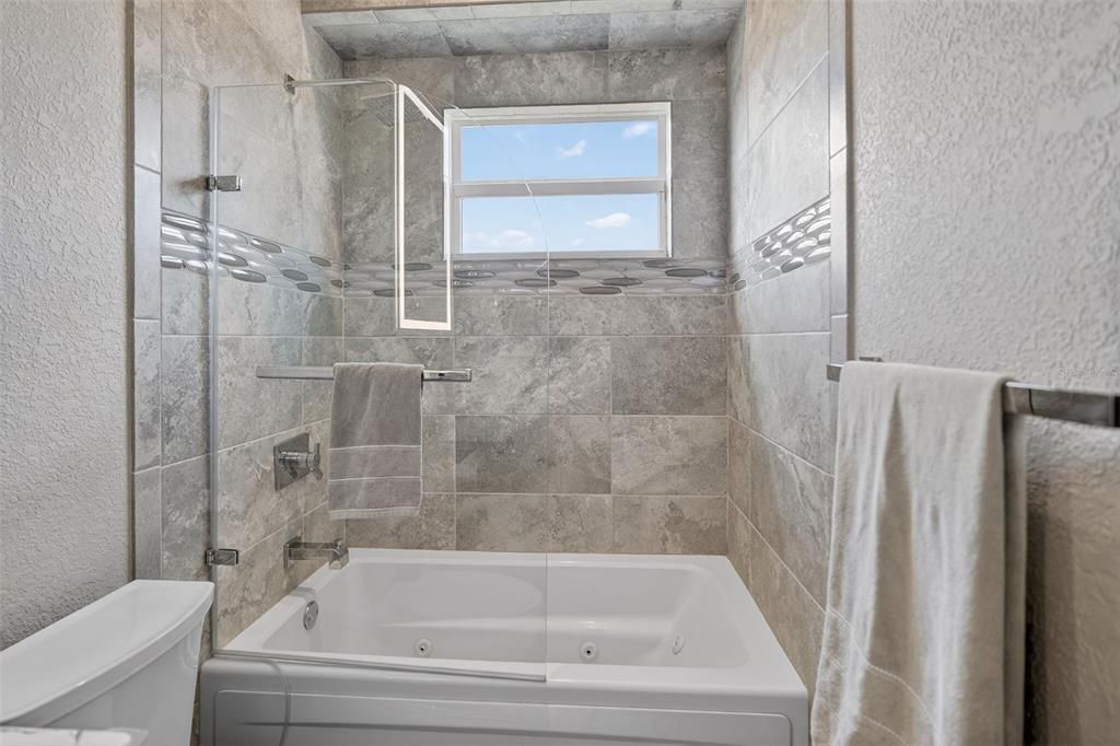 For Sale: $999,500 (3 beds, 3 baths, 2410 Square Feet)