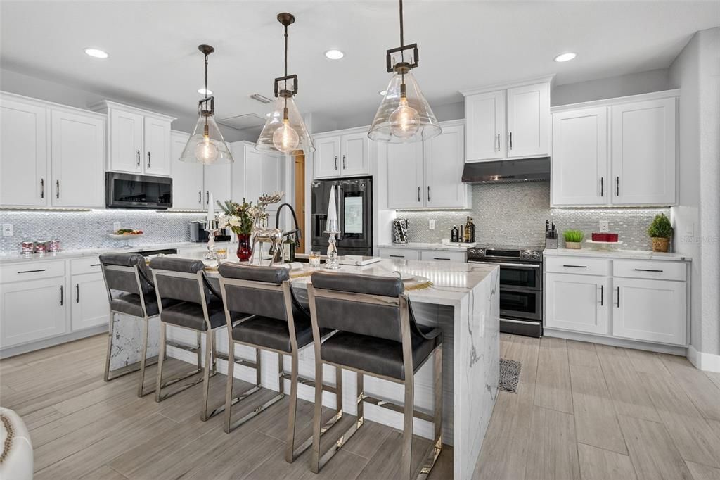 For Sale: $999,500 (3 beds, 3 baths, 2410 Square Feet)