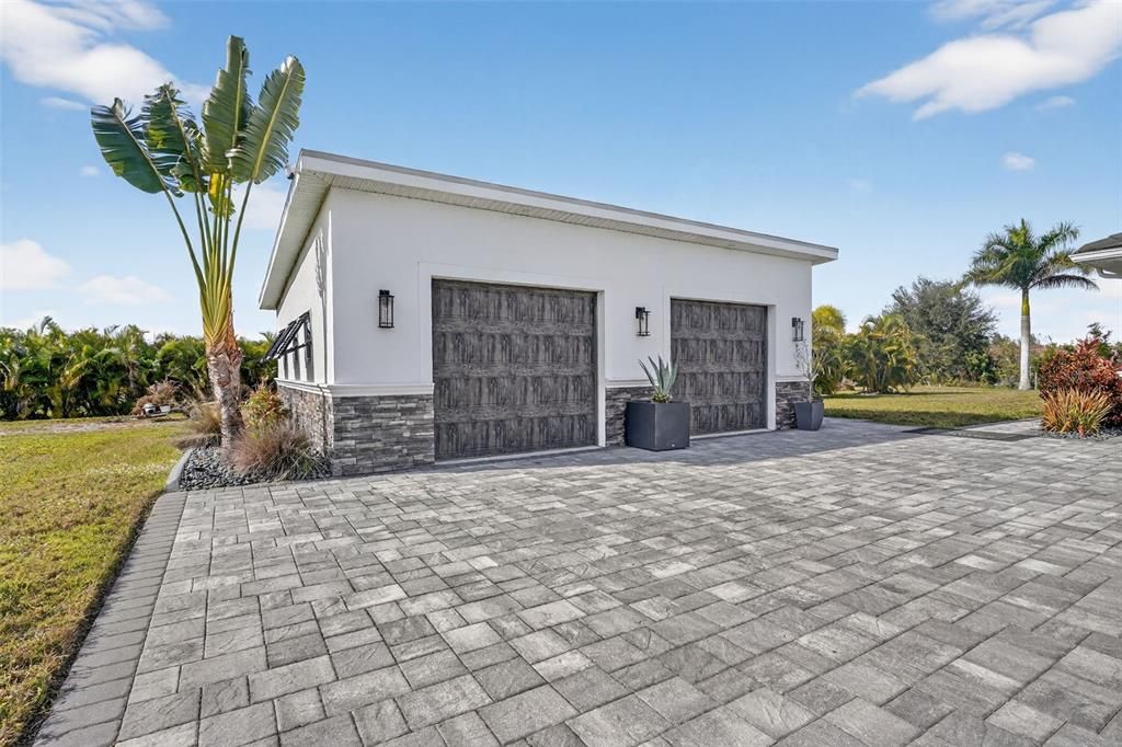 For Sale: $999,500 (3 beds, 3 baths, 2410 Square Feet)