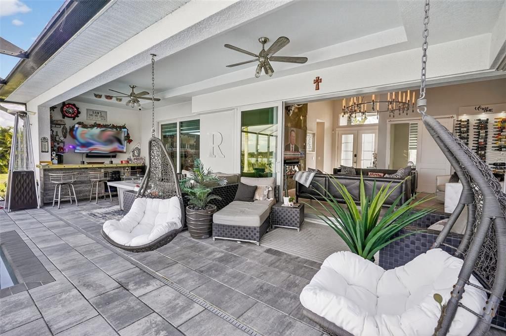 For Sale: $999,500 (3 beds, 3 baths, 2410 Square Feet)