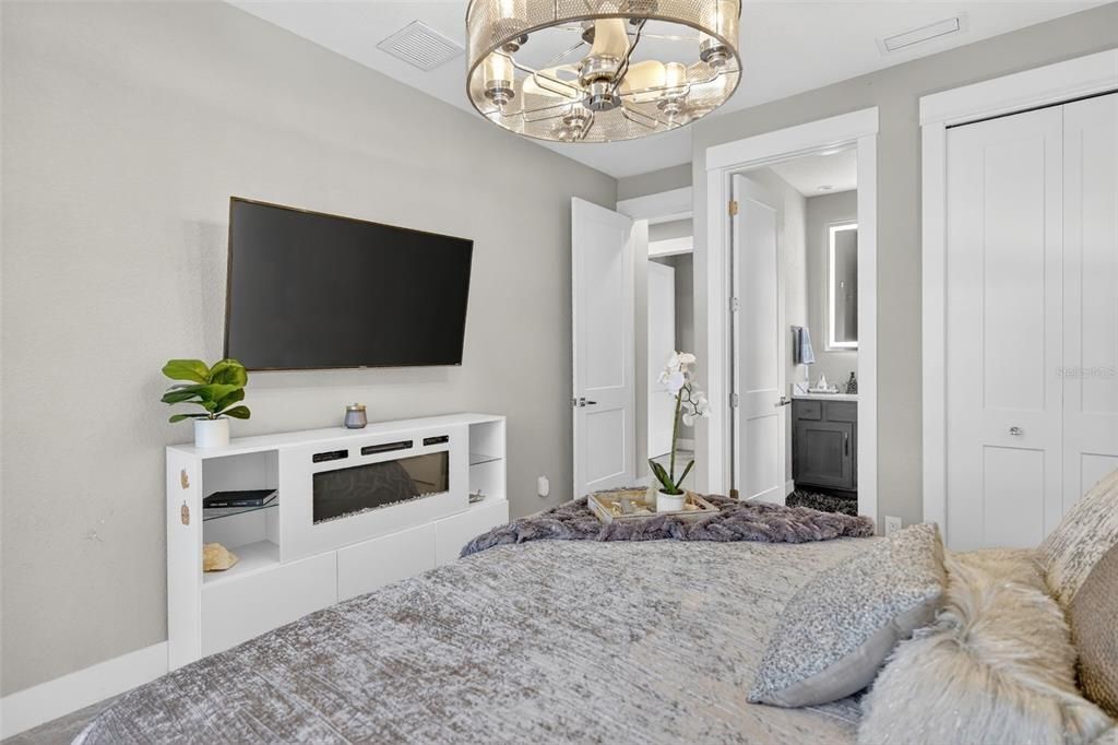 For Sale: $999,500 (3 beds, 3 baths, 2410 Square Feet)