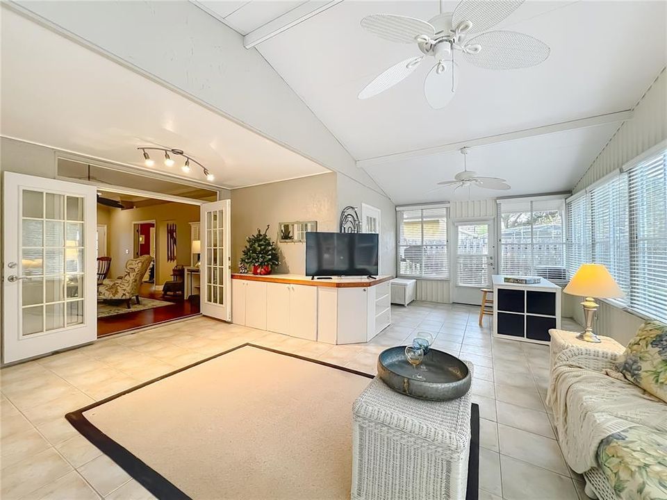 For Sale: $449,000 (3 beds, 2 baths, 1209 Square Feet)