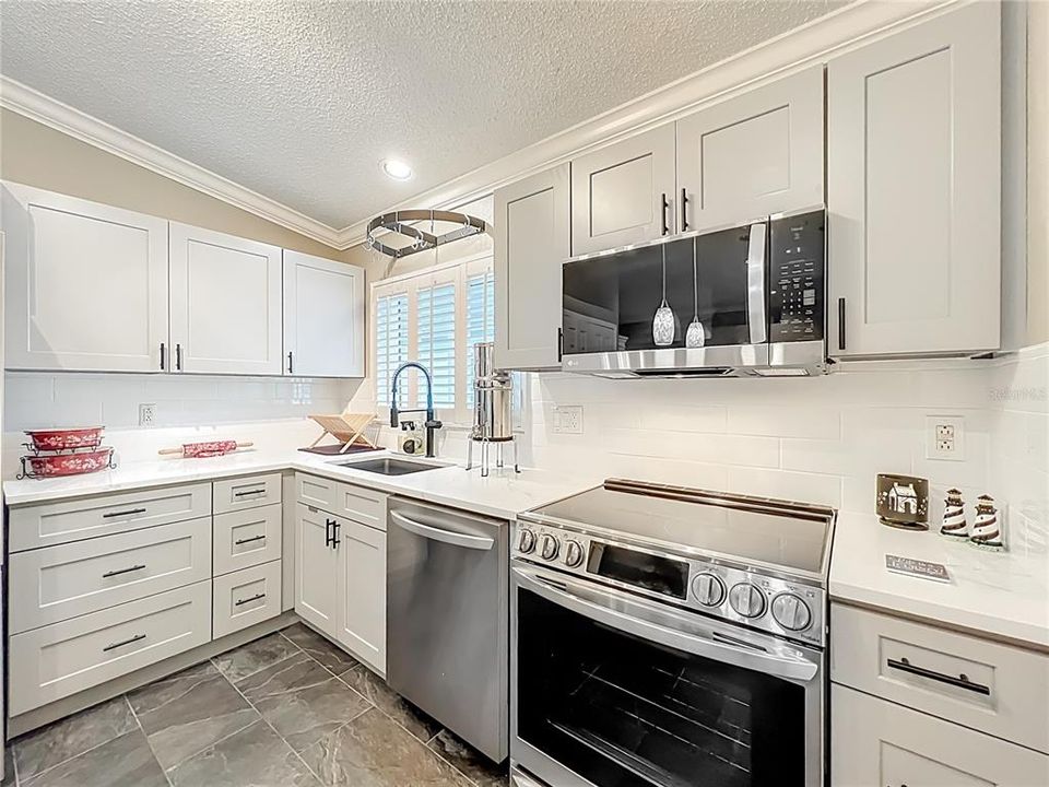 For Sale: $449,000 (3 beds, 2 baths, 1209 Square Feet)