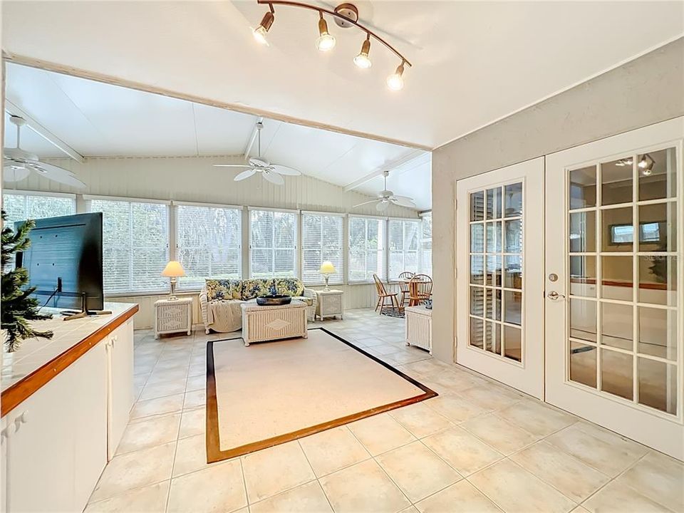 For Sale: $449,000 (3 beds, 2 baths, 1209 Square Feet)