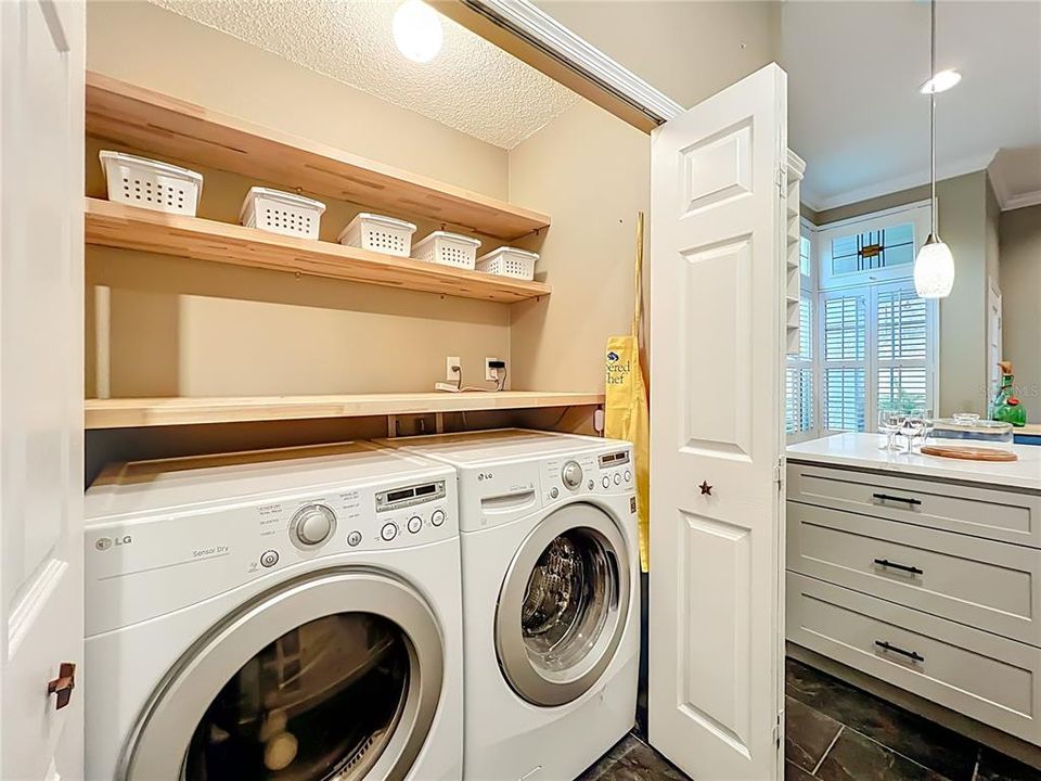 For Sale: $449,000 (3 beds, 2 baths, 1209 Square Feet)