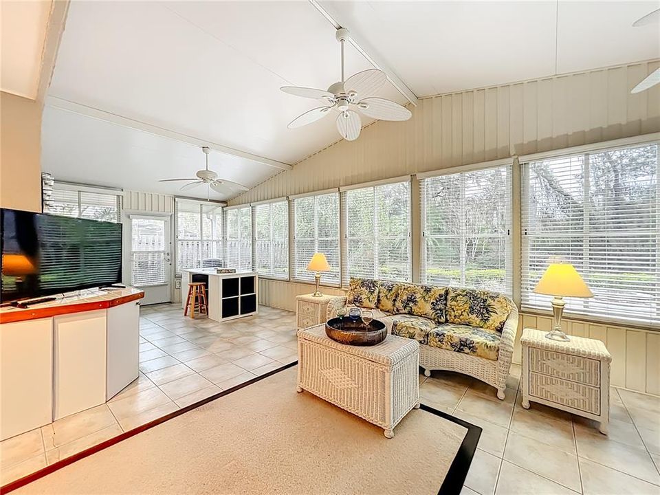 For Sale: $449,000 (3 beds, 2 baths, 1209 Square Feet)