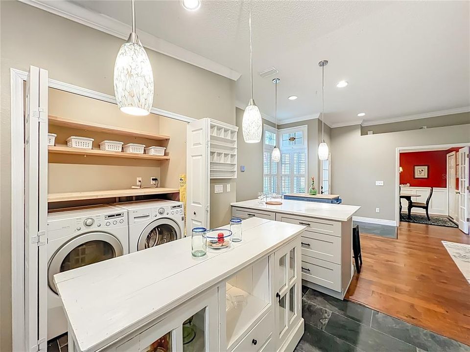 For Sale: $449,000 (3 beds, 2 baths, 1209 Square Feet)