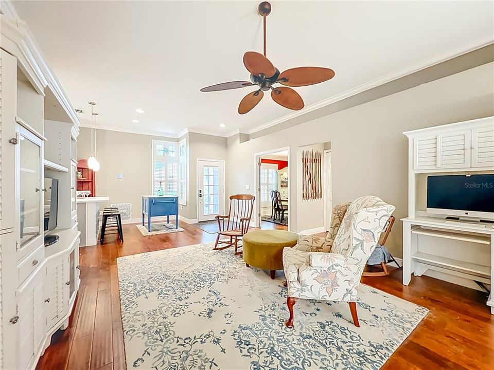 For Sale: $449,000 (3 beds, 2 baths, 1209 Square Feet)