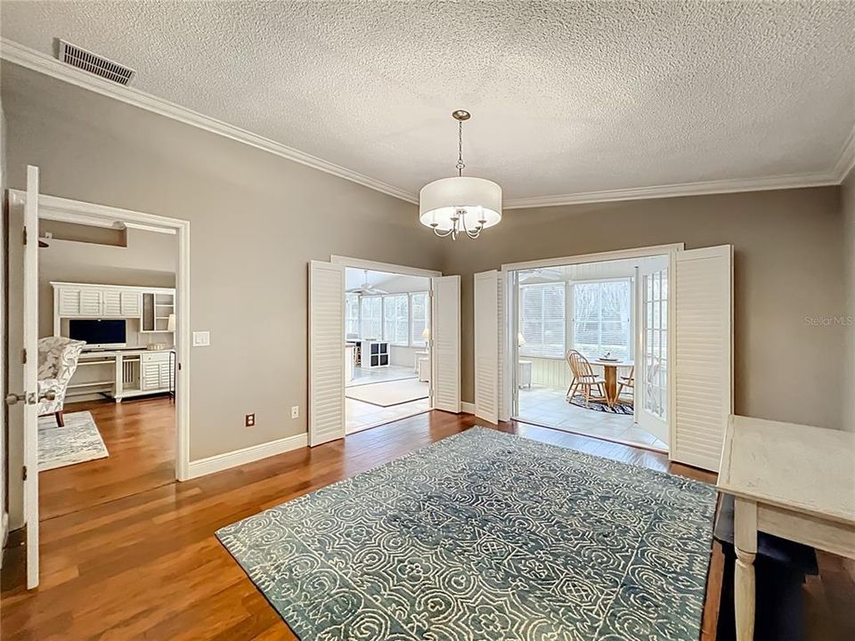 For Sale: $449,000 (3 beds, 2 baths, 1209 Square Feet)