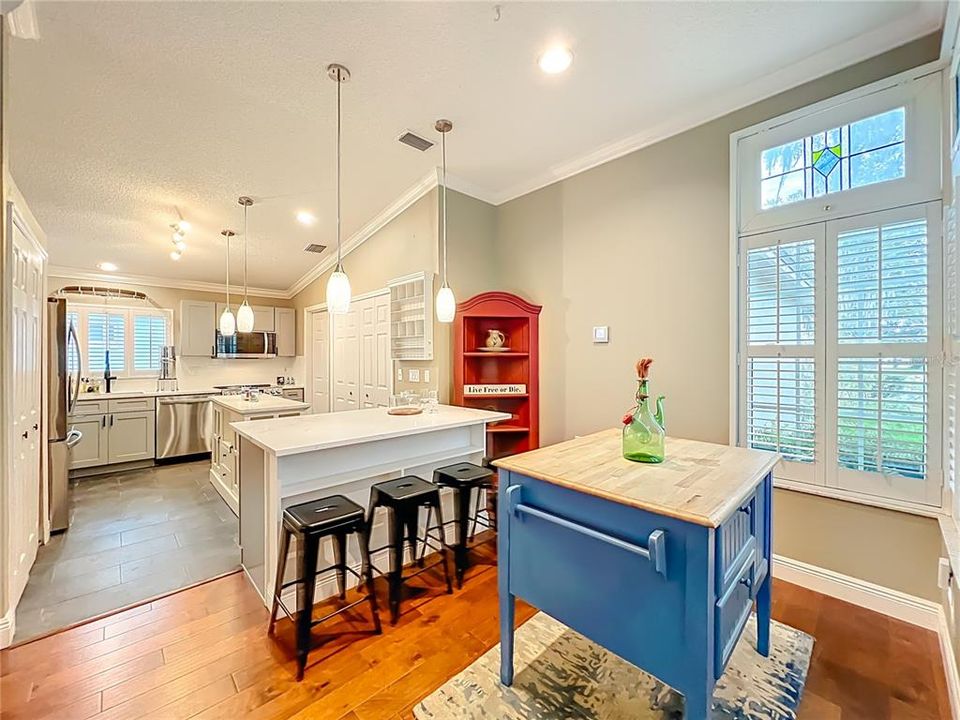 For Sale: $449,000 (3 beds, 2 baths, 1209 Square Feet)