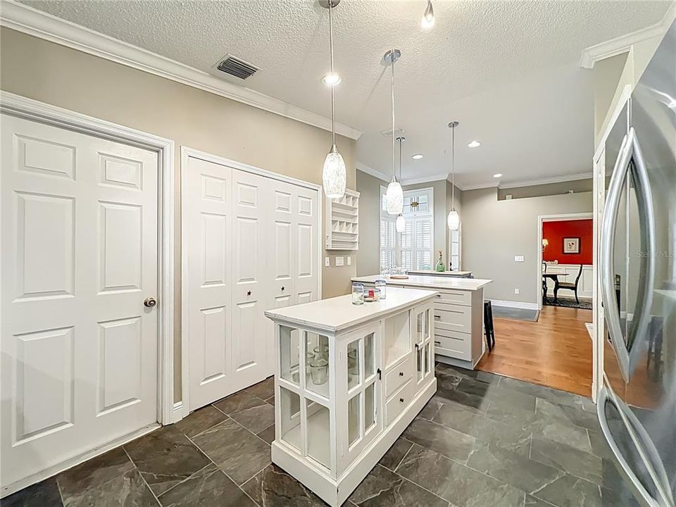 For Sale: $449,000 (3 beds, 2 baths, 1209 Square Feet)