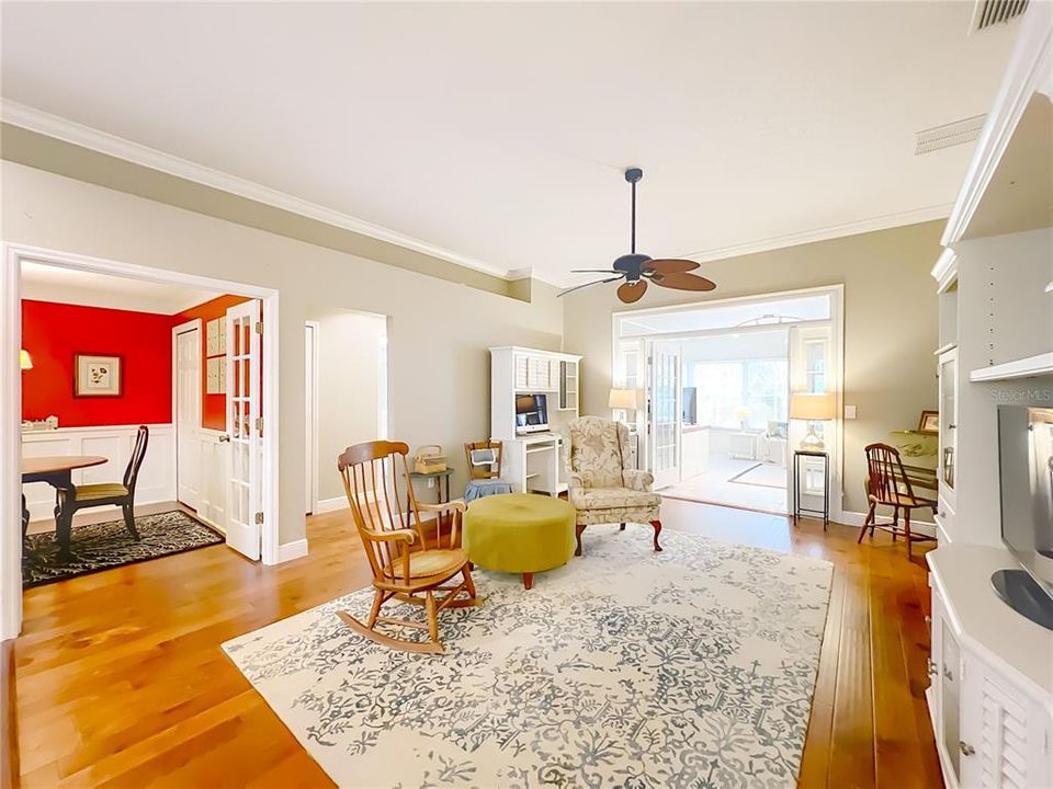 For Sale: $449,000 (3 beds, 2 baths, 1209 Square Feet)