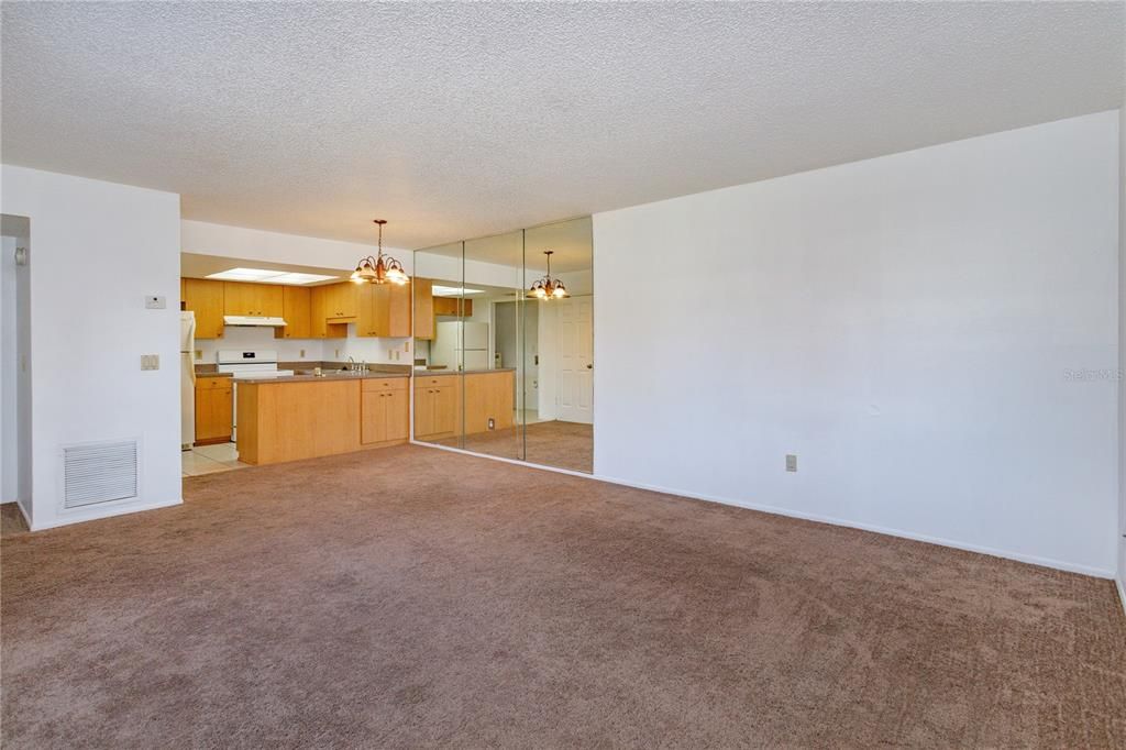 На продажу: $215,000 (2 спален, 2 ванн, 918 Квадратных фут)