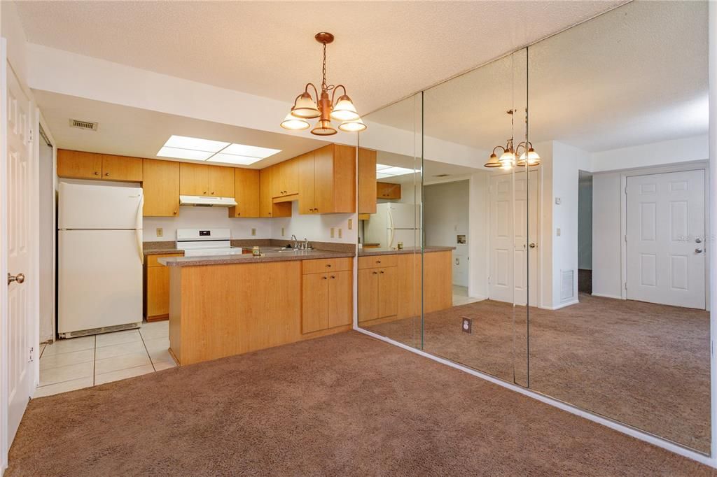 На продажу: $215,000 (2 спален, 2 ванн, 918 Квадратных фут)