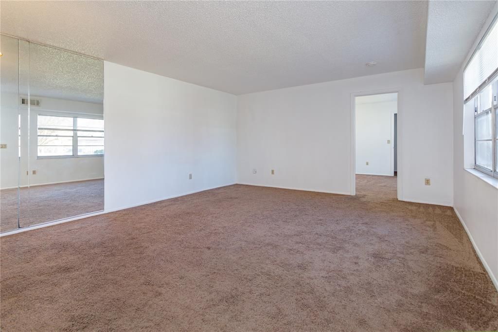 На продажу: $215,000 (2 спален, 2 ванн, 918 Квадратных фут)