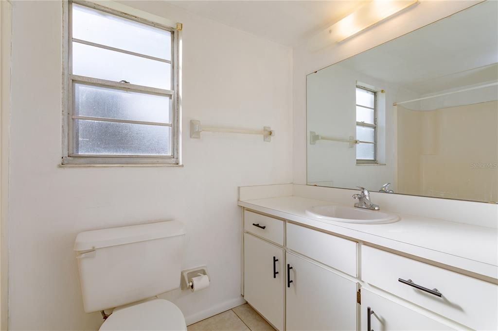 На продажу: $215,000 (2 спален, 2 ванн, 918 Квадратных фут)