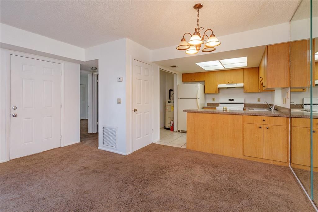 На продажу: $215,000 (2 спален, 2 ванн, 918 Квадратных фут)