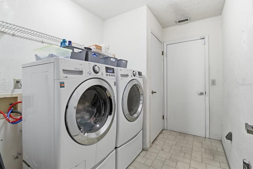 En Venta: $325,000 (3 camas, 2 baños, 1806 Pies cuadrados)