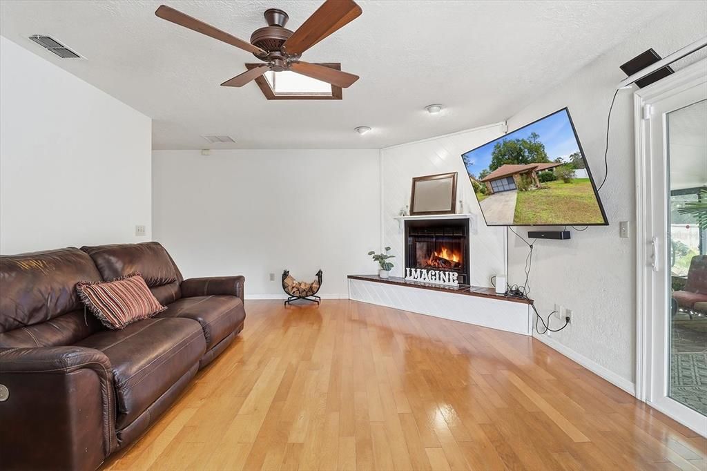 En Venta: $325,000 (3 camas, 2 baños, 1806 Pies cuadrados)