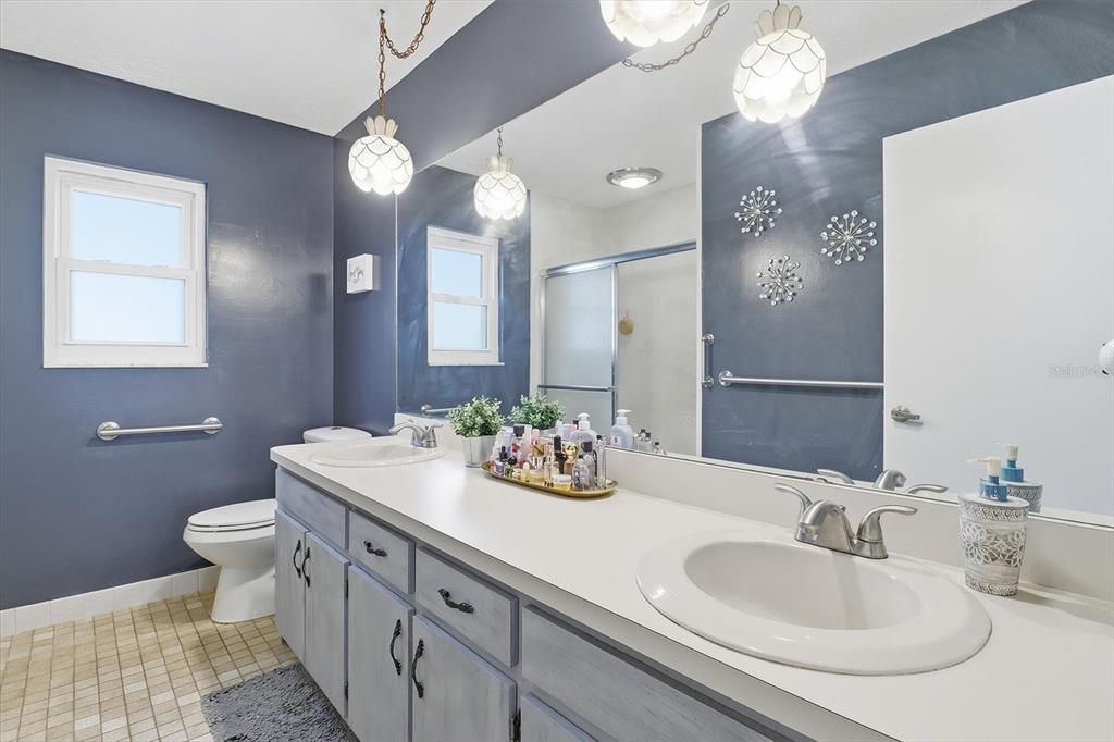 En Venta: $325,000 (3 camas, 2 baños, 1806 Pies cuadrados)