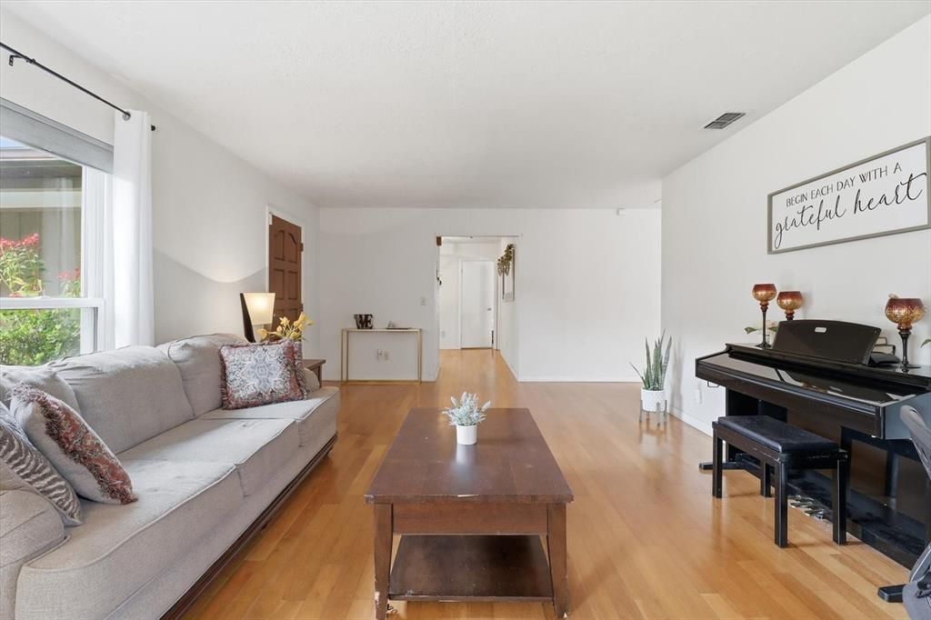 En Venta: $325,000 (3 camas, 2 baños, 1806 Pies cuadrados)