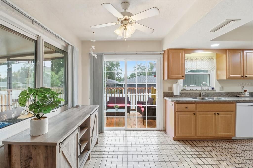 En Venta: $325,000 (3 camas, 2 baños, 1806 Pies cuadrados)