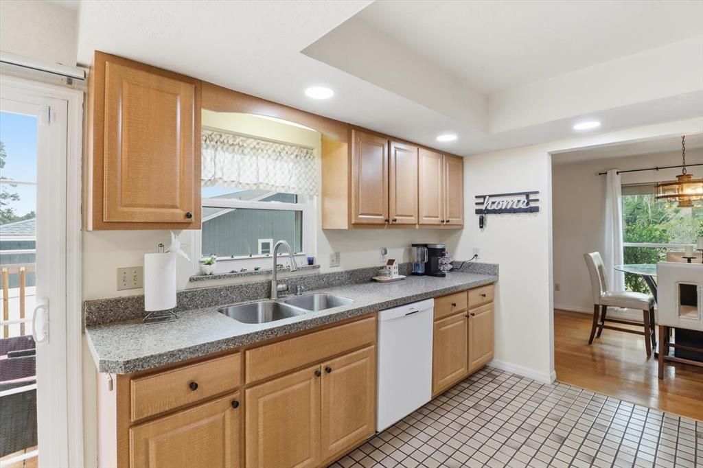 En Venta: $325,000 (3 camas, 2 baños, 1806 Pies cuadrados)