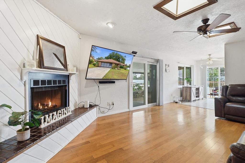 En Venta: $325,000 (3 camas, 2 baños, 1806 Pies cuadrados)