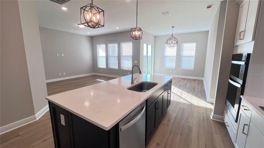 В аренду: $3,500 (4 спален, 3 ванн, 2072 Квадратных фут)