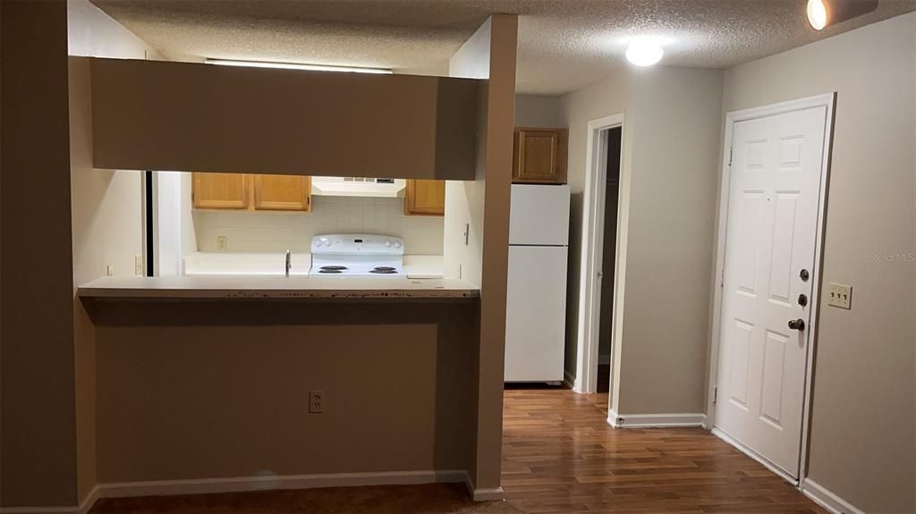 待售: $139,800 (1 贝兹, 1 浴室, 708 平方英尺)