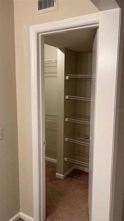 待售: $139,800 (1 贝兹, 1 浴室, 708 平方英尺)