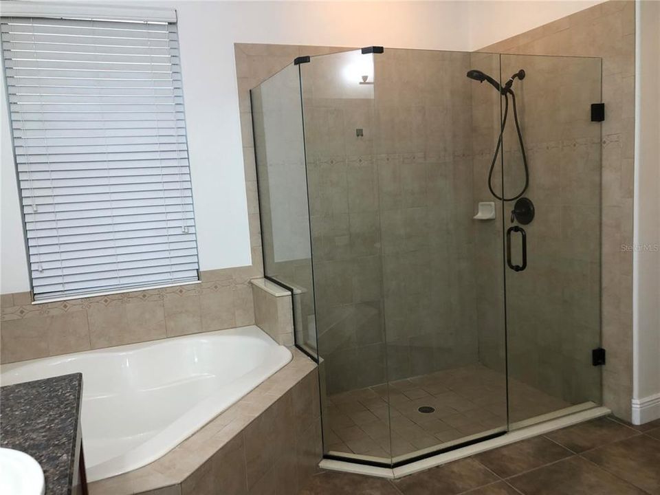 For Sale: $550,000 (4 beds, 3 baths, 2604 Square Feet)