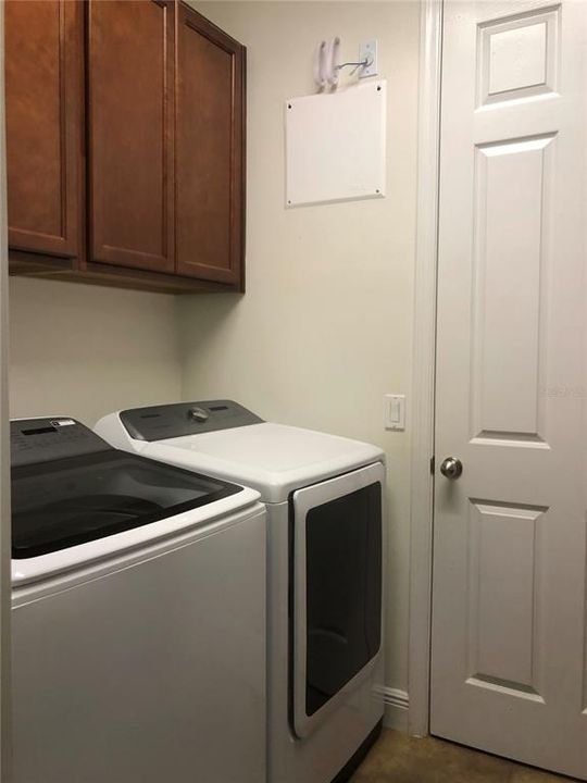 For Sale: $550,000 (4 beds, 3 baths, 2604 Square Feet)